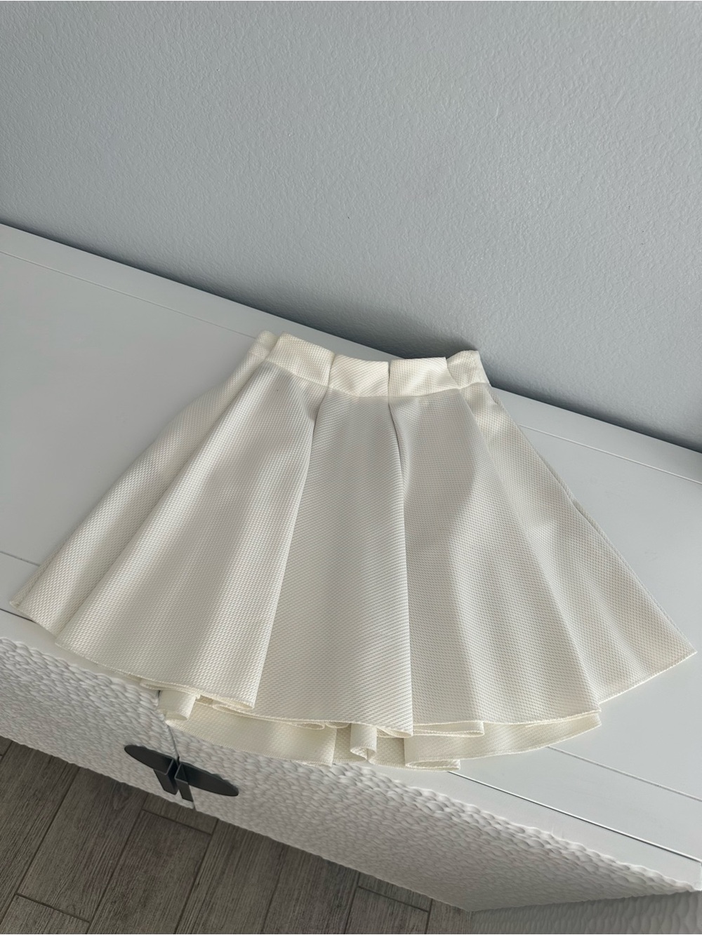 Torn by Ronny Kobo White Pleated A-Line Mini Skirt XS